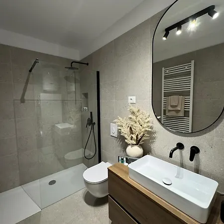 Luxury L With Jacuzzi Apartman