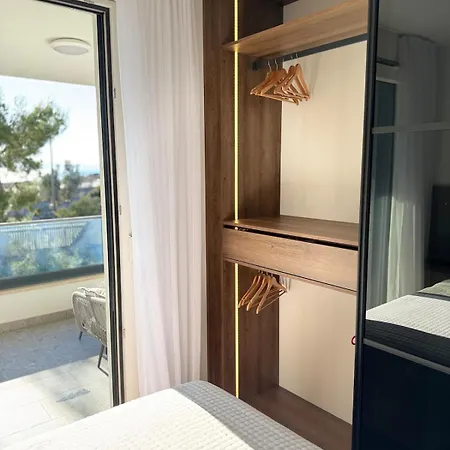 Luxury L With Jacuzzi דירה *