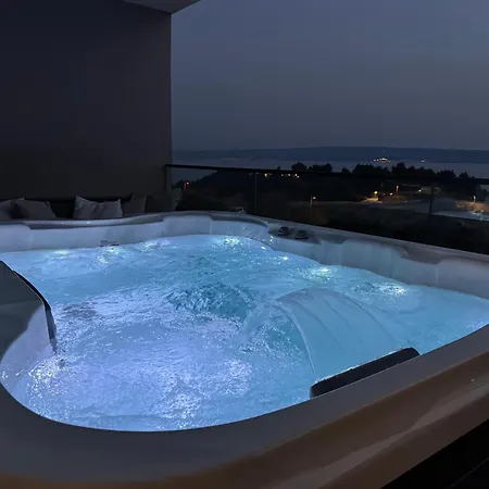 Luxury L With Jacuzzi