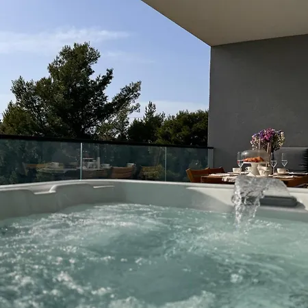 Luxury L With Jacuzzi سبليت