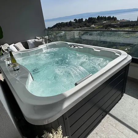 Luxury L With Jacuzzi سبليت