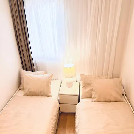 Luxury L With Jacuzzi Apartment *