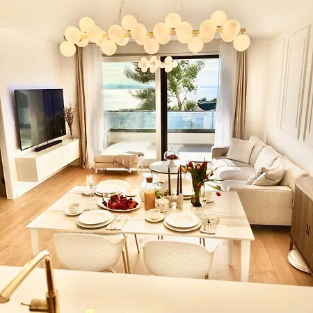 Apartment Luxury L With Jacuzzi